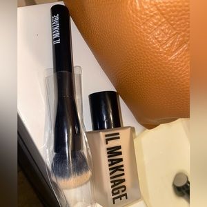 Woke up like this il makiage foundation and makeup brush.